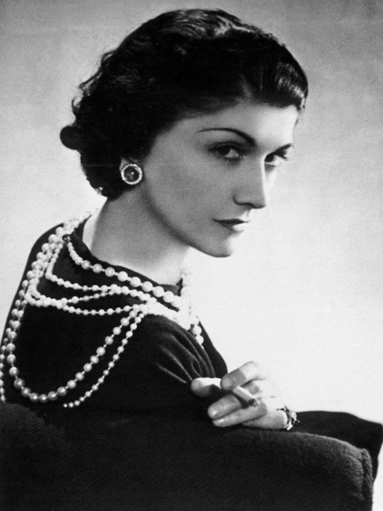 Coco Chanel : l’histoire d’une femme qui a changé la mode